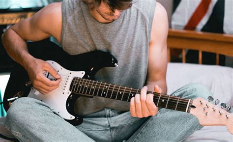 Electric Guitar Teacher & Classes Al Barsha, Dubai.